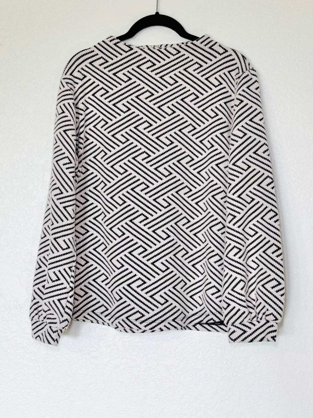 Anthropologie W5 Sweatshirt Womens L Black White Texture Cuff Sleeve Art to Wear